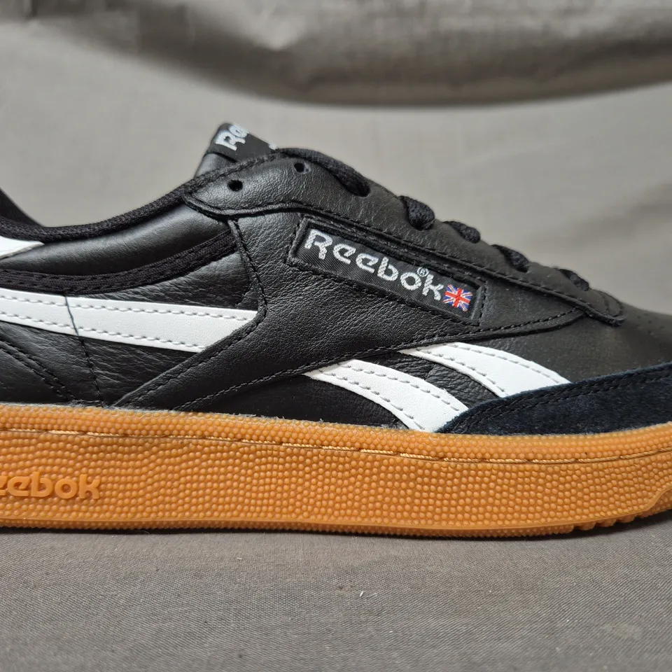 BOXED PAIR OF REEBOK MEN'S CLUB C REVENGE VINTAGE SHOES IN BLACK/WHITE UK SIZE 6.5