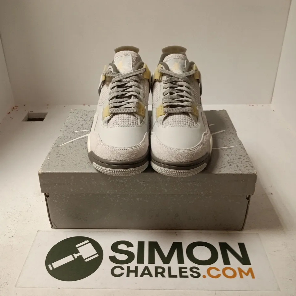 BOXED PAIR OF NIKE AIR JORDAN 4 RETRO SE TRAINERS IN WHITE/VANILLA - UK 10