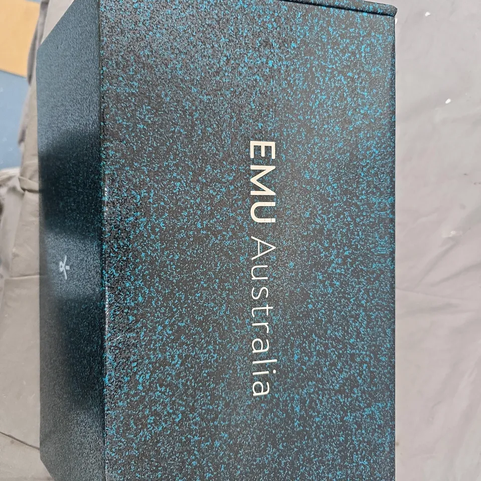 UK 9 EMU AUSTRALIA SHEEPSKIN SLIPPERS – MUSHROOM