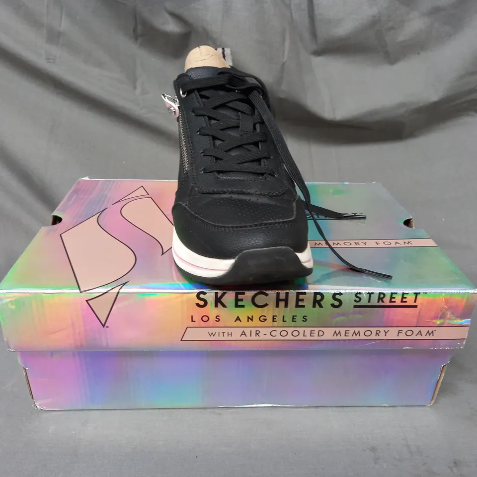 BOXED PAIR OF SKECHERS SHOES IN BLACK SIZE 5.5