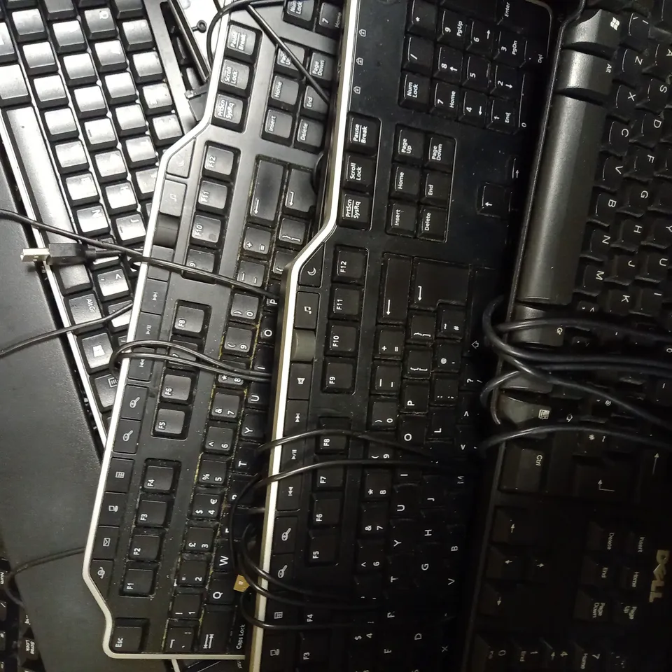 LOT OF 20 COMPUTER KEYBOARDS
