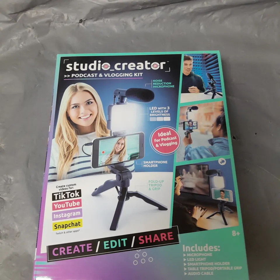 BOXED STUDIO CREATOR PODCAST & VLOGGING KIT RRP £17.99