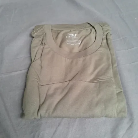 BUILT DIFFERENT CREW T-SHIRT IN KHAKI - 2XL