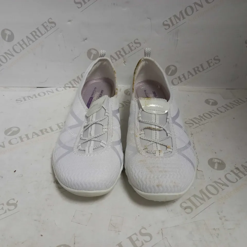 SKECHERS BREATH EASY TRAINER WHITE SIZE 6 