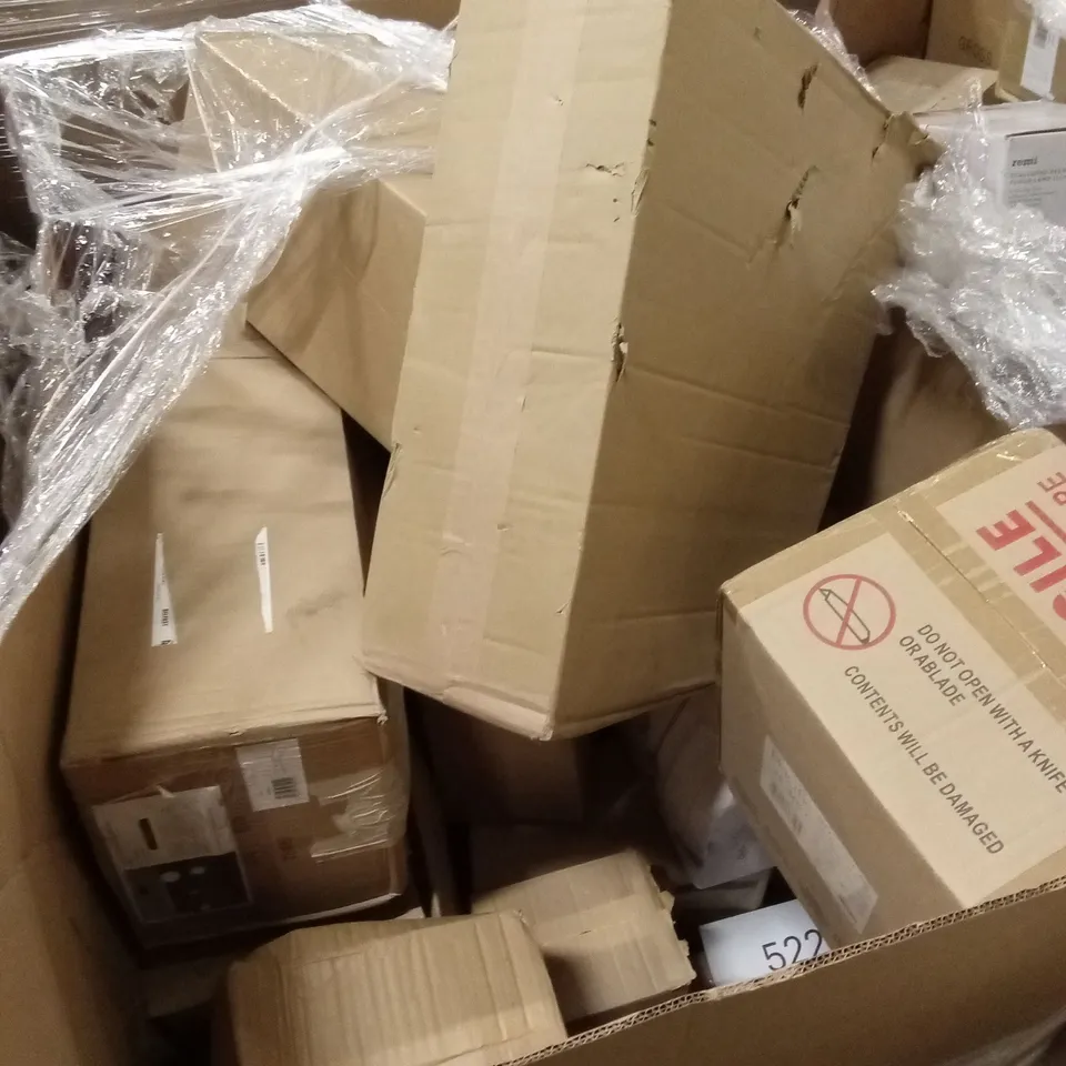 PALLET TO CONTAIN A LARGE QUANTITY OF DESIGNER HOME LIGHTING GOODS AND PRODUCTS 