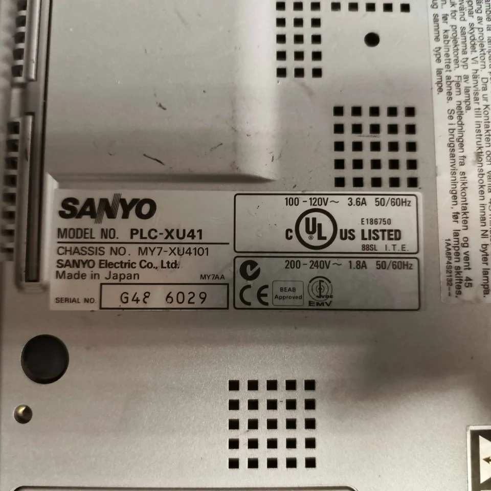 SANYO PLC-XU41 PROJECTOR
