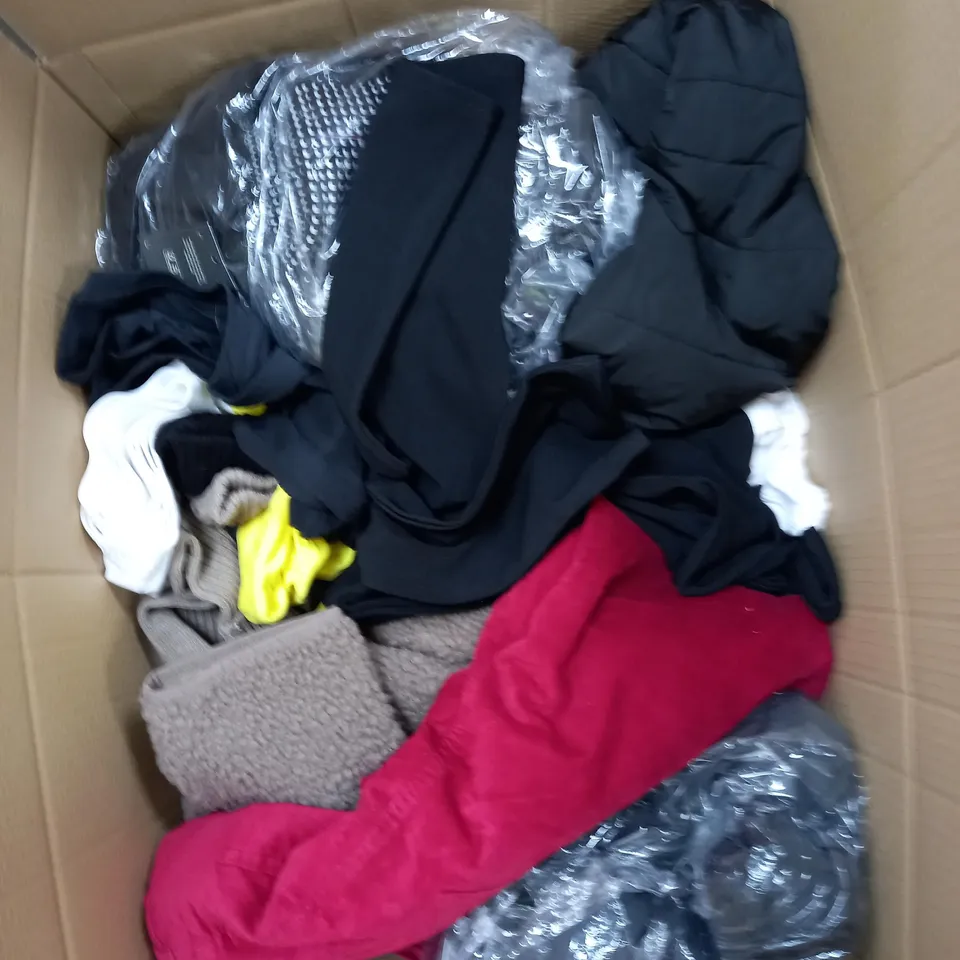 BOX OF ASSORTED CLOTHING ITEMS TO INCLUDE SOCKS, BOXERS, TOPS ETC 