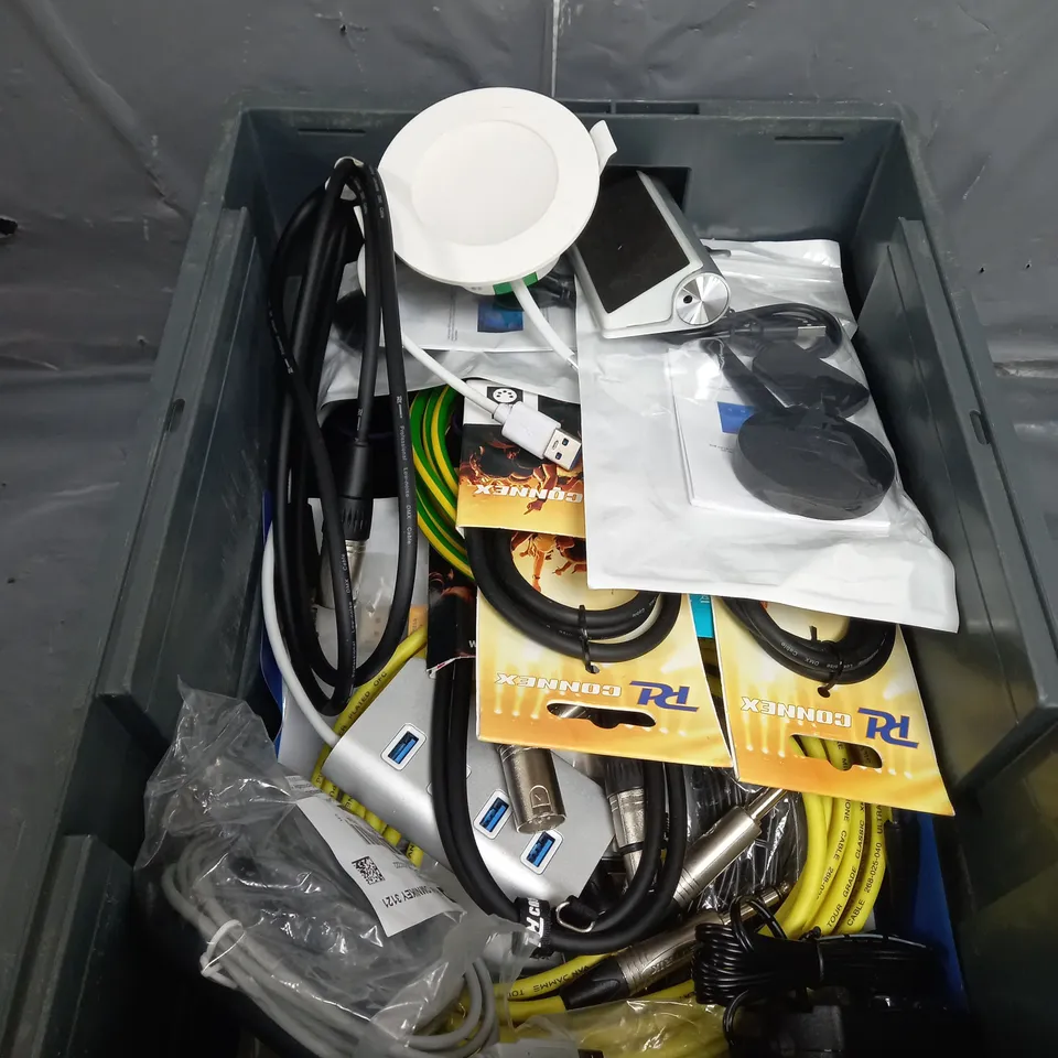 APPROXIMATELY 10 ASSORTED ELECTRICAL PRODUCTS TO INCLUDE USB CABLES , TV BOXES, ETC 