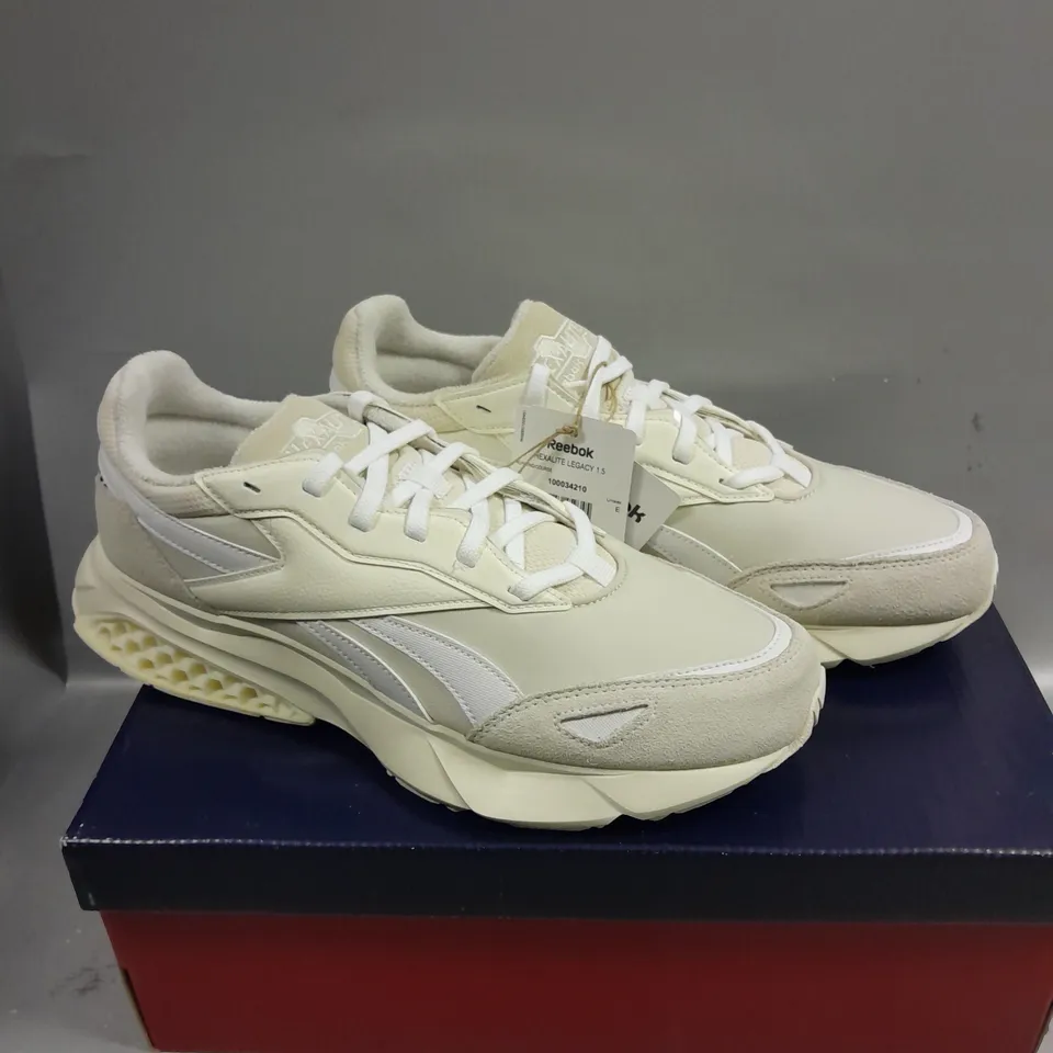 BOXED PAIR OF REEBOK HEXALITE LEGACY UNISEX RUNNING TRAINERS - 9.5