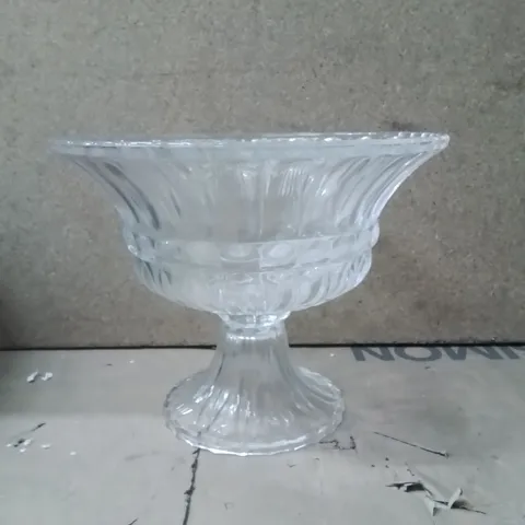 BOXED SAVITA GLASS TABLE VASE