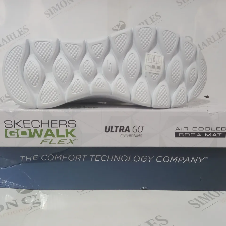 BOXED PAIR OF SKECHERS GO WALK FLEX SHOES IN WHITE UK SIZE 7