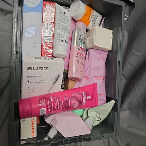 ASSORTED HEALTH & BEAUTY ITEMS: SURI SONIC TOOTHBRUSH BOX, ORAL-B CROSSACTION TOOTHBRUSH, L’ORÉAL ELVIVE SHAMPOO, EUTHYMOL TOOTHPASTE (MIXED LOT)