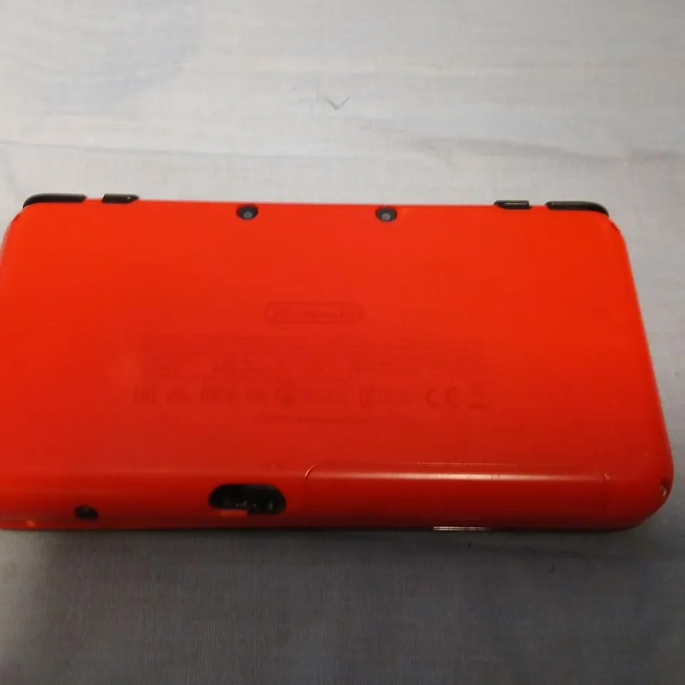 NINTENDO 3DS HANDHELD CONSOLE – RED POKÉ BALL SKIN