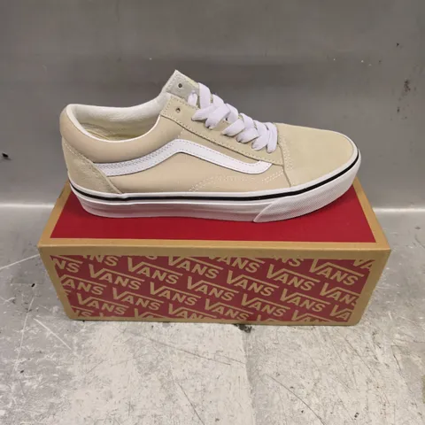 BOXED PAIR OF VANS OLD SKOOL COLOUR THEORY TRAINERS - 4