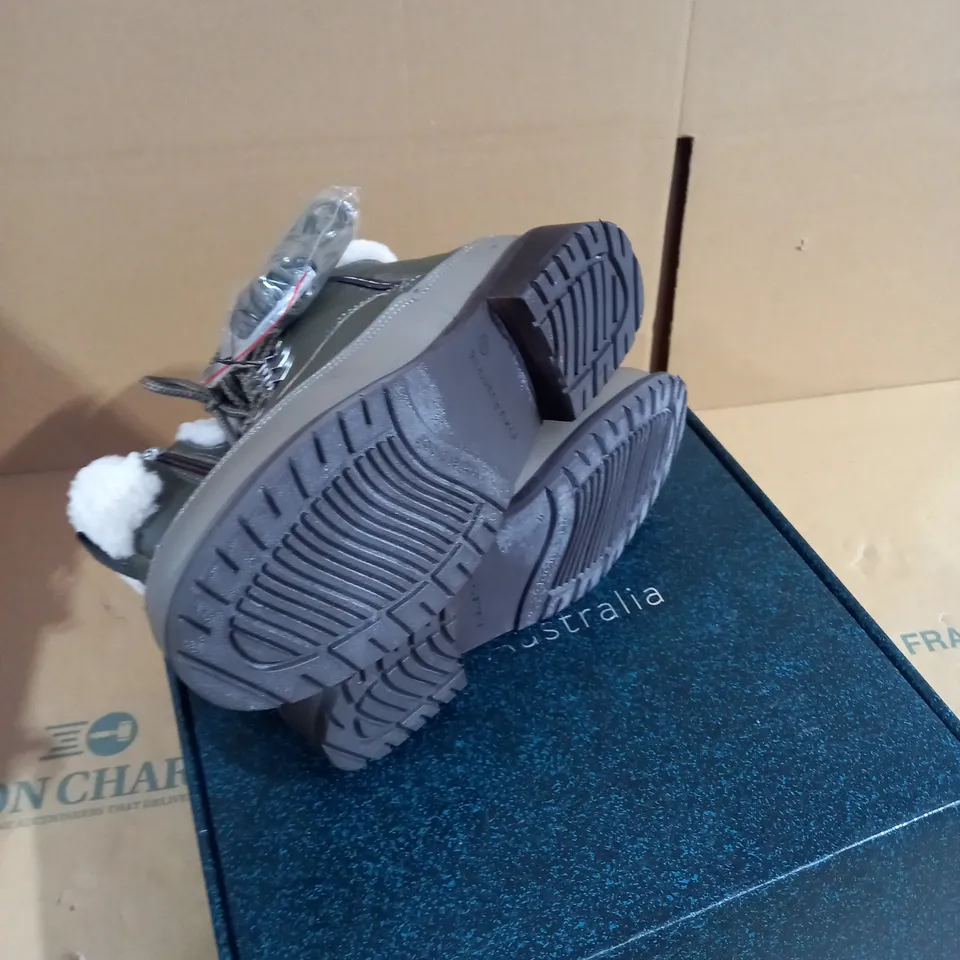 EMU OKAB WATERPROOF BOOT SIZE 5 