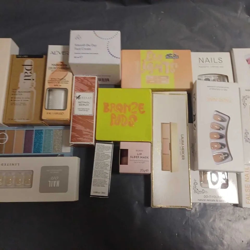 LOT OF 18 ASSORTED HEALTH AND BEAUTY ITEMS TO INCLUDE MADE BY MITCHELL PALETTES, 10% MUSHROOM BOOSTER AND FALSE NAILS