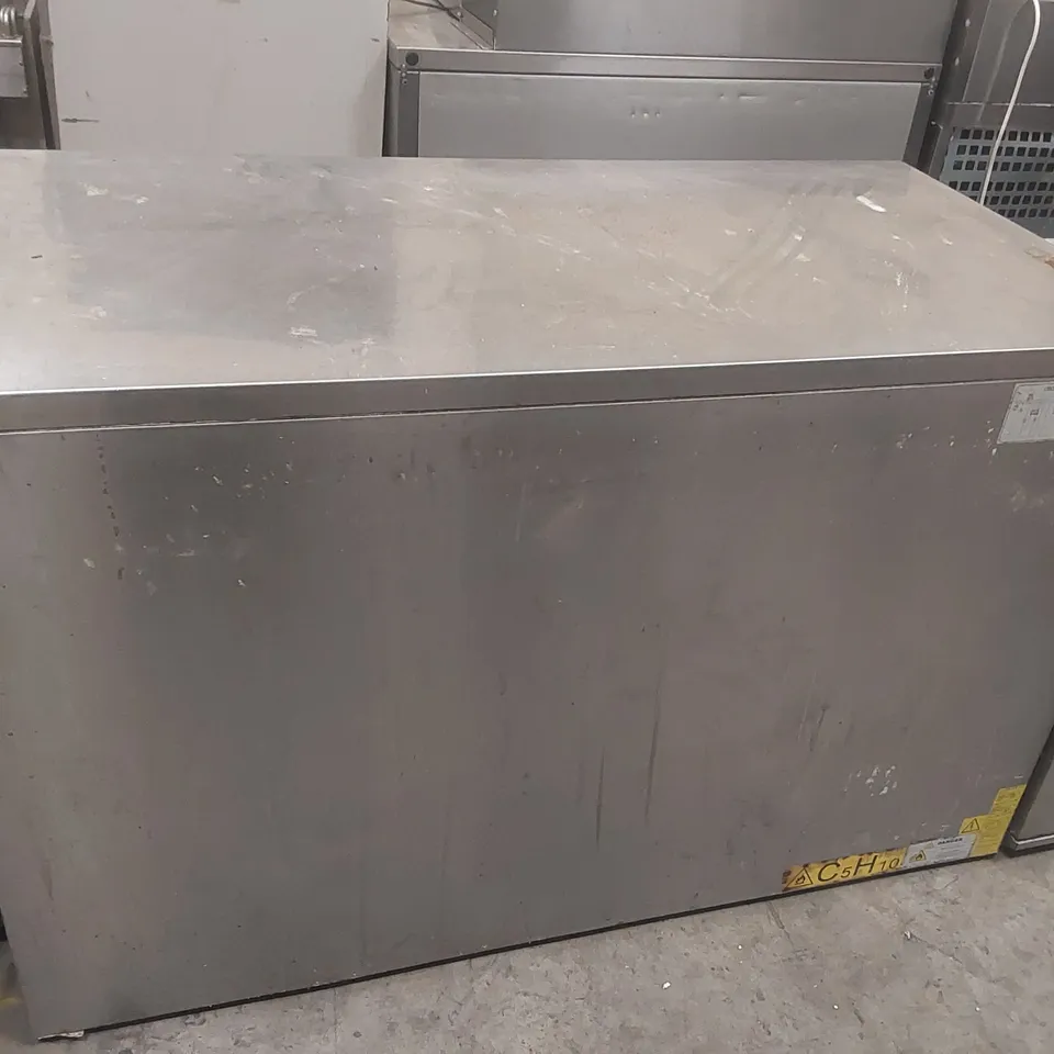POLAR G622 COMMERCIAL TRIPLE DOOR COUNTER REFRIGERATOR