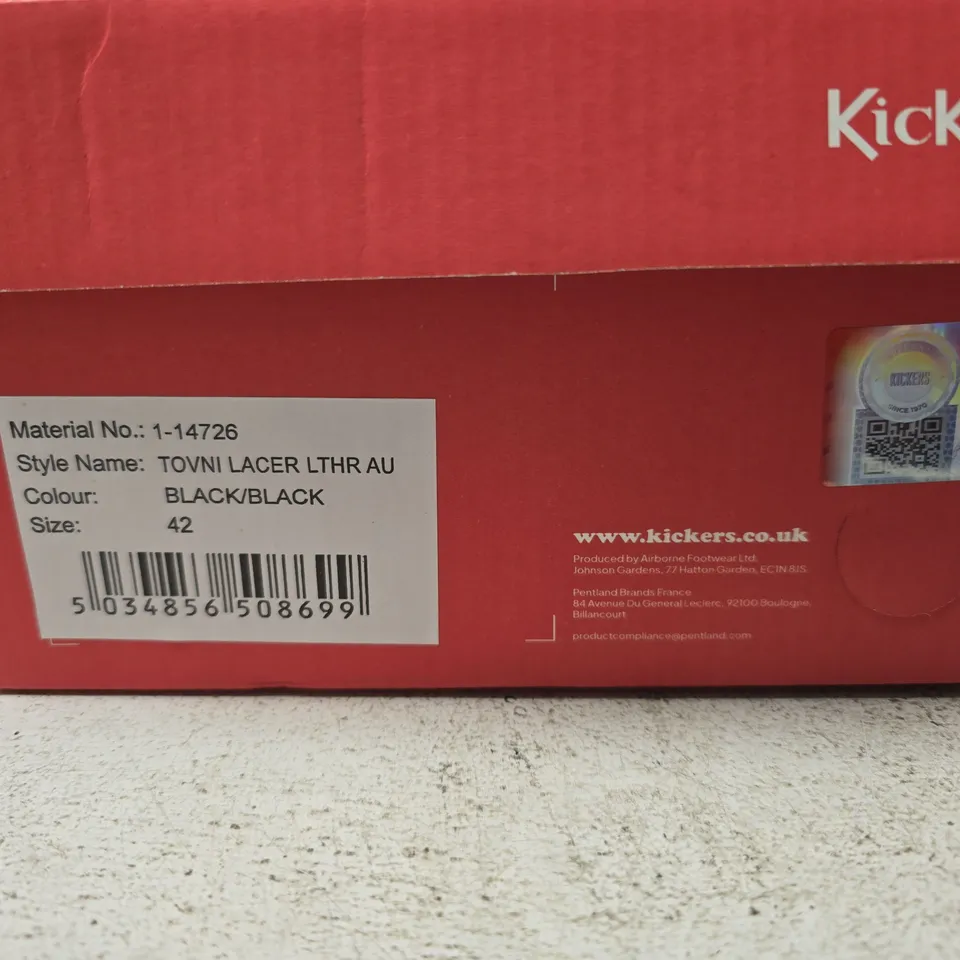 BOXED PAIR OF KICKERS TOVNI LEATHER TRAINERS IN BLACK - 42