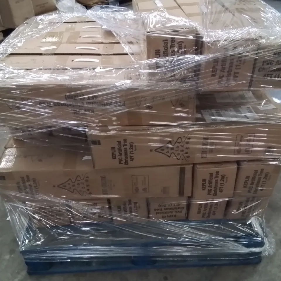 PALLET CONTAINING LARGE QUANTITY OF ARTIFICIAL CHRISTMAS TREES 