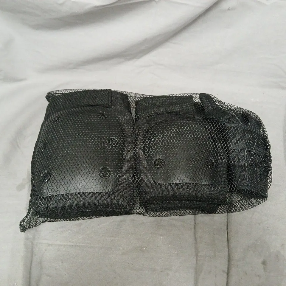 LARGE QUANTITY OF SAFETY KNEE PADS