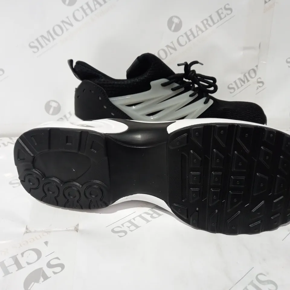 HITMARS TINGGU BLACK TRAINERS SIZE UNKNOWN