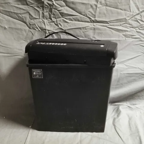 FELLOWES POWERSHRED P-25S SHREDDER – BLACK, 5-SHEET CAPACITY (BOXED)