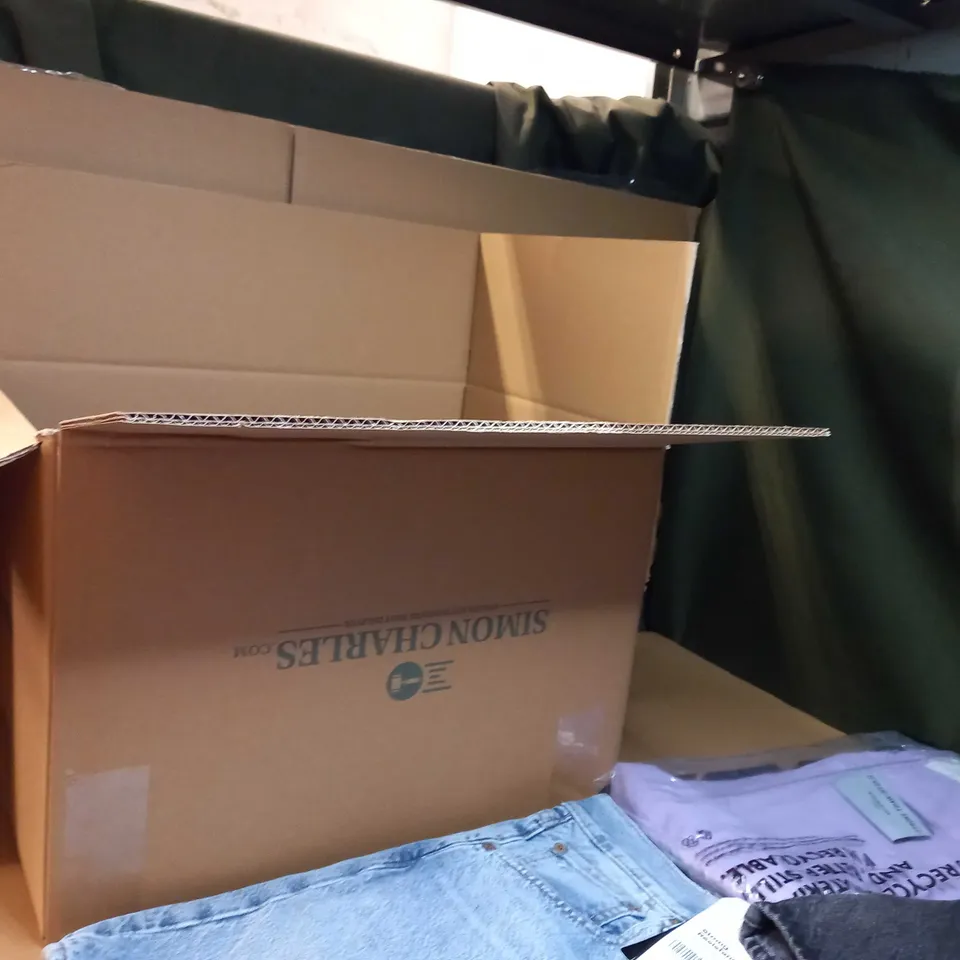 BOX OF APPROX 10 ASSORTED JEANS/DENIM ITEMS VARYING IN SIZE/COLOUR/STYLE