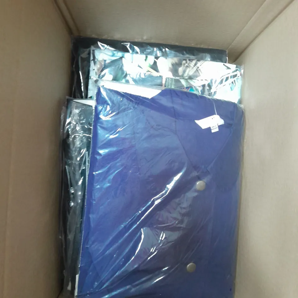 LOT OF APPROX 16 CLOTHING ITEMS IN VARIOUS BRANDS, STYLES, COLOURS AND SIZES