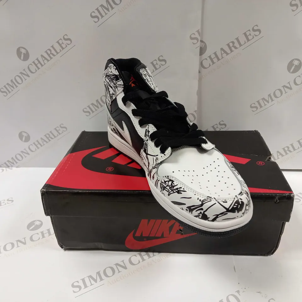 BOXED PAIR OF NIKE 575441 AIR JORDAN 1 IN BLACK/WHITE/MESH UK SIZE 10 