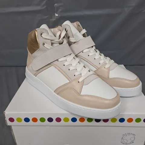 BOXED ADESSO ADALEE TRAINERS IN WHITE/GOLD RUSH COLOUR