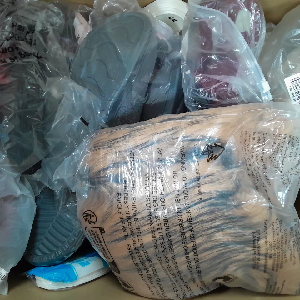 BOX OF APPROXIMATELY 15 ASSORTED PAIRS OF SHOES AND FOOTWEAR ITEMS IN VARIOUS COLOURS, STYLES, AND SIZES - COLLECTION ONLY