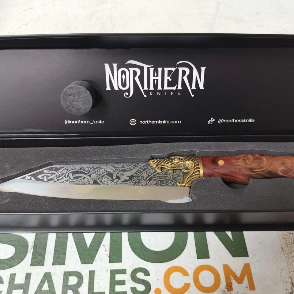 NORTHERN KNIFE BJORN SERIES KNIFE – ORNATE ETCHED BLADE, WOODEN HANDLE, IN PRESENTATION BOX