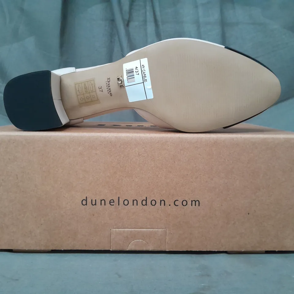 BOXED PAIR OF DUNE LONDON 2 PART TOE CAP BLOCK HEEL SANDALS IN CREAM SIZE 4