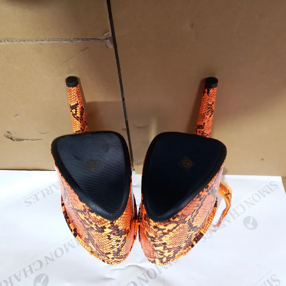 BOXED PAIR OF BITE ME HELLA HEELS SIZE 8