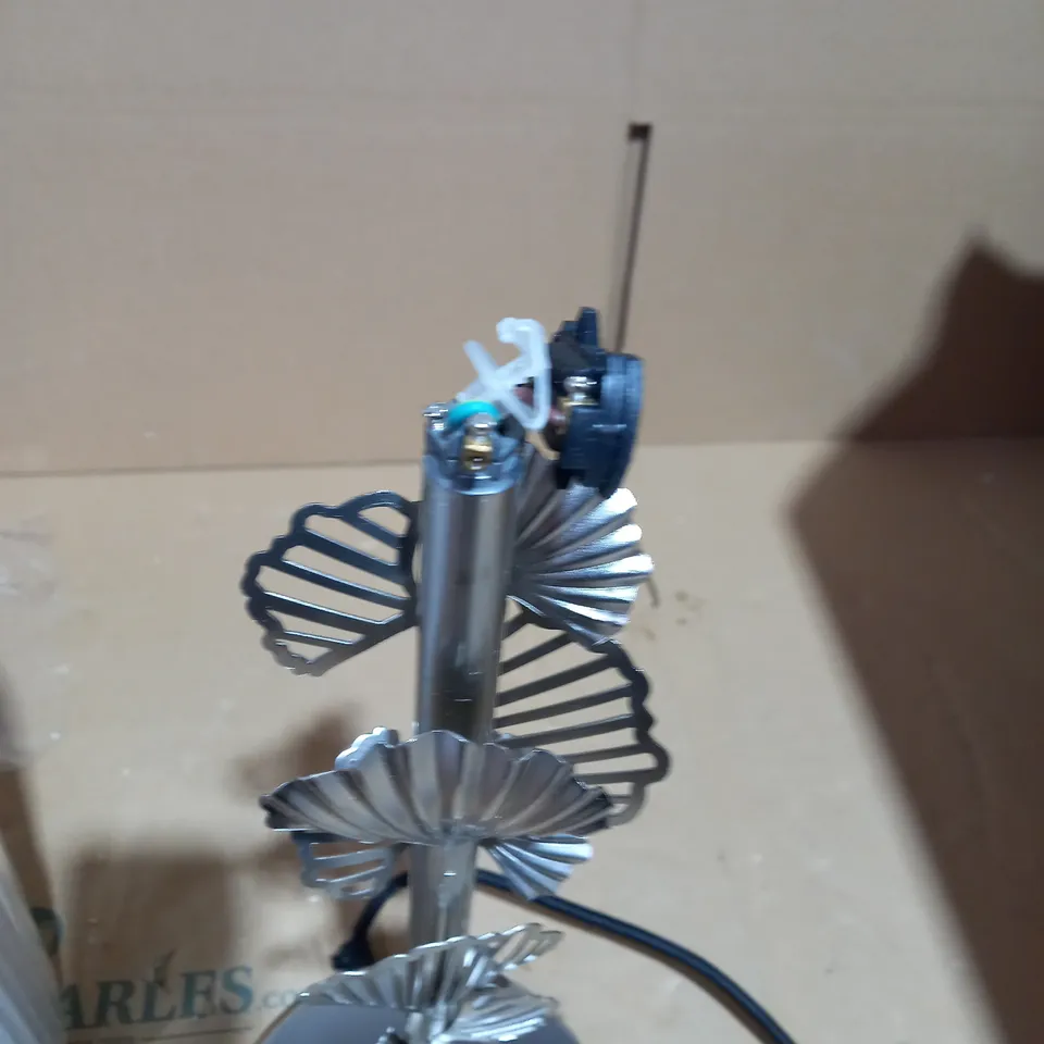 DESIGNER LEAF DETAL TABLE LAMP