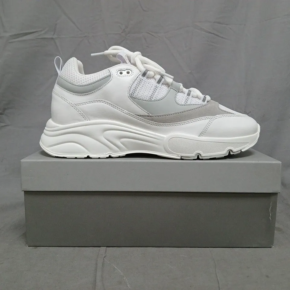 BOXED PAIR OF CLEENS AERO RUNNER TRAINERS IN GLACIER SIZE UK 13