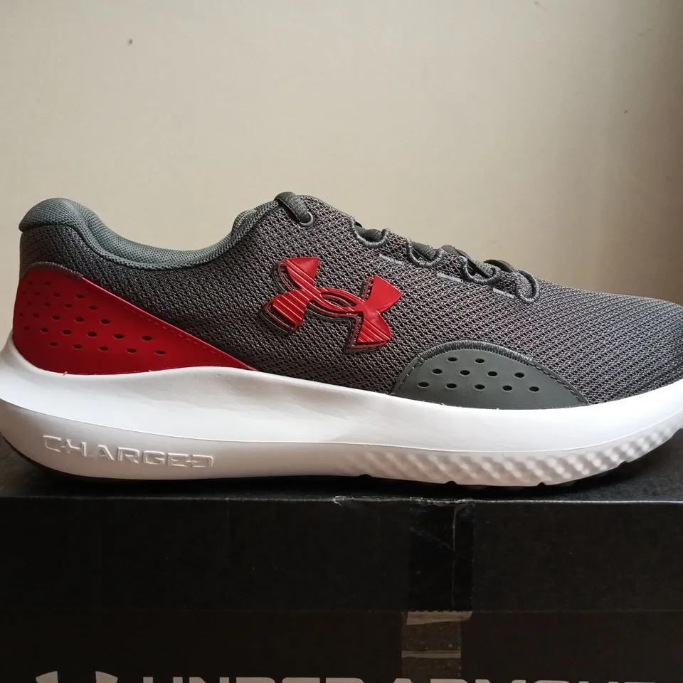 BOXED PAIR OF UNDER ARMOUR UA CHARGED SURGE 4 RUNNING SHOES – GREY/RED, UK 11 (MEN'S)