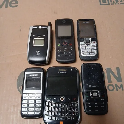 APPROXIMATELY 50 ASSORTED DAMAGED MOBILE PHONES IN MODELS TO INCLUDE NOKIA, BLACKBERRY, ALCATEL ETC 