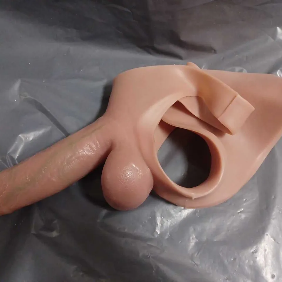 WEARABLE 7" REALISTIC DILDO