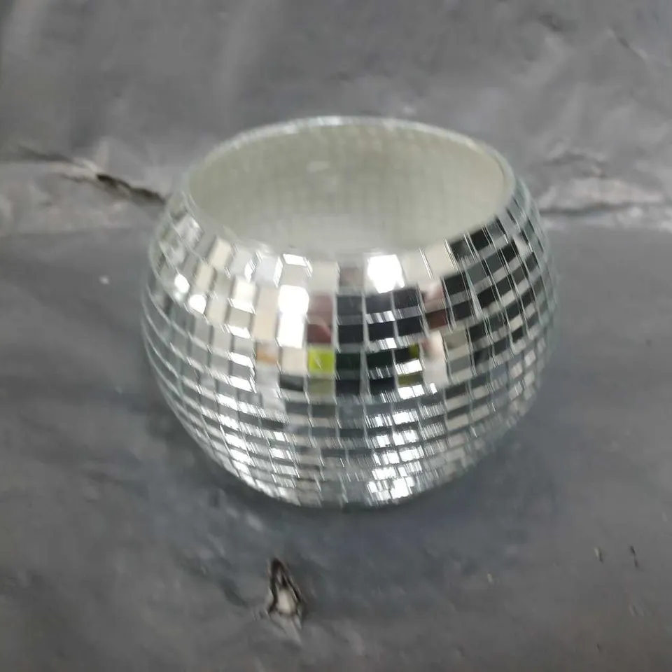 APPROXIMATELY 7 SMALL MULTIPURPOSE DISCO BALL BOWLS