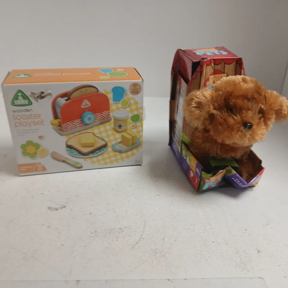 BOX OF APPROXIMATELY 12 ASSORTED TOYS TO INCLUDE: WOODEN TOASTER PLAYSET AND PITTER PATTER PET 