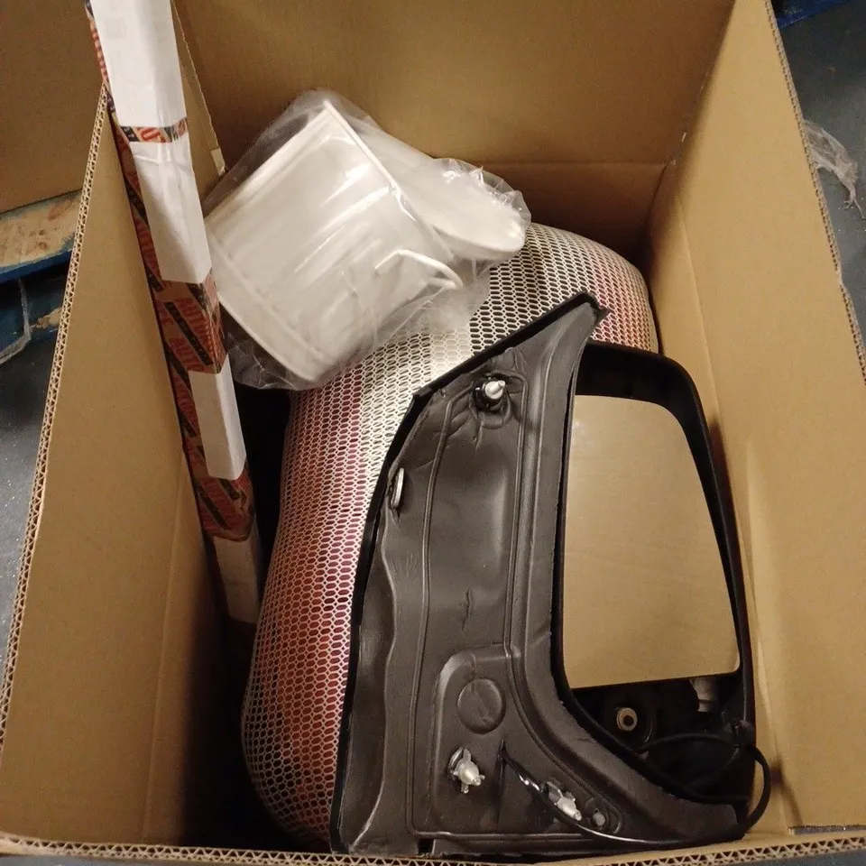 LOT TO CONTAIN APPROX 5 X ASSORTED PRODUCTS, INCLUDES WING MIRROR, SMALL BIN, PLANTER SOIL ETC - COLLECTION ONLY