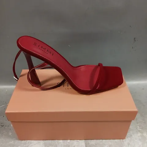 BOXED PAIR OF SIMMI WIDE FIT OPEN TOE SHOES IN RED - 6