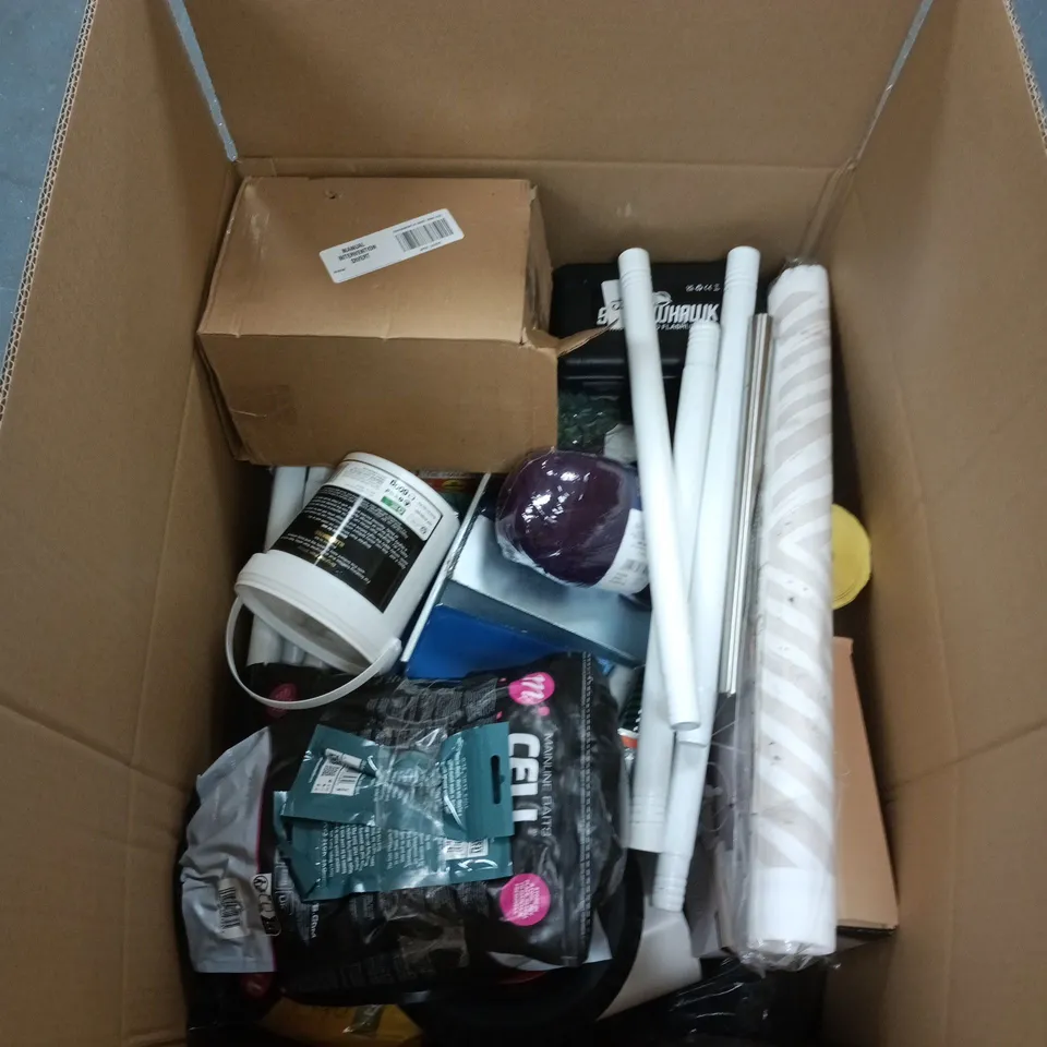 BOX OF APPROXIMATELY 25 ASSORTED ITEMS INCLUDING SERENITY BUDDHA INCENSE & DIFFUSER HOLDER, SOME TICKERS AND HAYFIELD BONUS DK WOOL