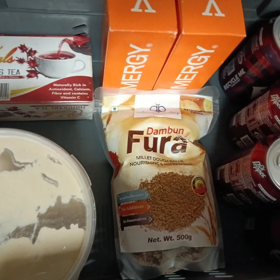 APPROXIMATELY 10 ASSORTED FOOD AND DRINK ITEMS TO INCLUDE MALTESERS, YAJA PEPPER, ETC