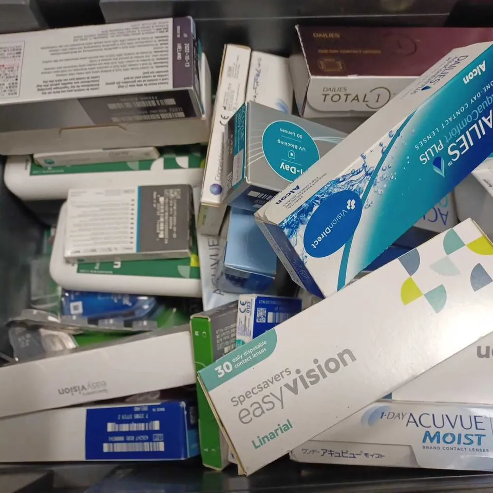 BOX OF APPROX 20 ASSORTED EYE CARE & HEALTH CARE ITEMS TO INCLUDE - NICOTINELL 14MG 24HR PATCH - COOPER VISION PRO CLEAR 1 DAY - COOPER VISION ALL IN ONE LIGHT ECT 