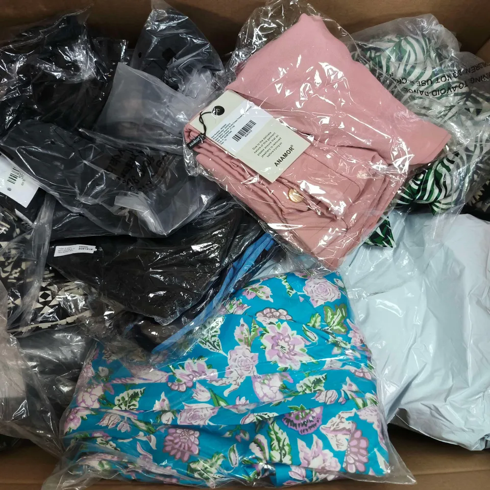 APPROXIMATELY 20 ASSORTED CLOTHING ITEMS IN VARIOUS SIZES, STYLES & COLOURS TO INCLUDE BRANDS SUCH AS MUDFLOWER, ANAMOR, LA MAREY, ETC - COLLECTION ONLY
