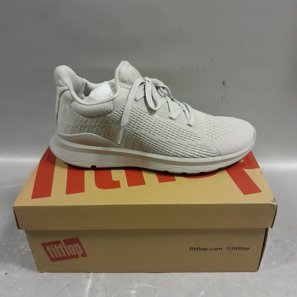 BOXED PAIR OF FITFLOP VITAMIN FFX KNIT TRAINERS - 4.5