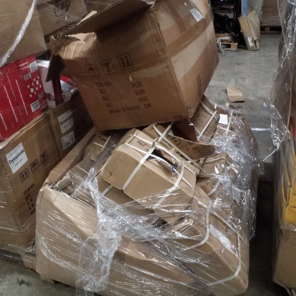 PALLET CONTAINING ASSORTED PRODUCTS INCLUDING REUSABLE SHOPPING TROLLEY BAGS & ASSORTED DUMBBELLS