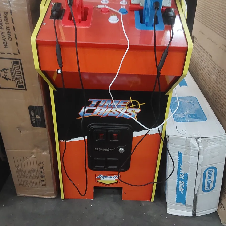 ARCADE1UP TMC-A-300111 TIME CRISIS DELUXE EDITION ARCADE MACHINE